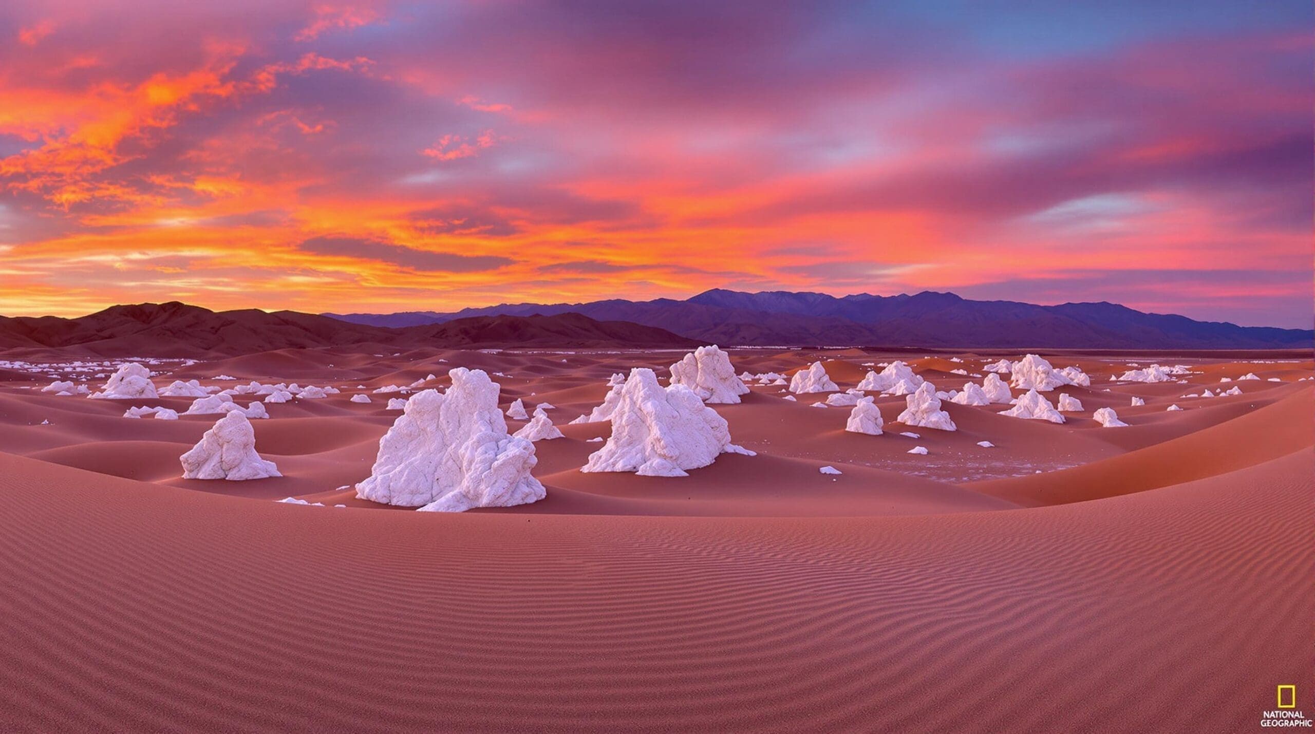 découvrez la magie de la patagonie pour votre voyage de noces. entre glaciers majestueux, montagnes imposantes et lacs cristallins, plongez dans des paysages à couper le souffle qui rendront votre lune de miel inoubliable. vivez des aventures romantiques au cœur d'une nature sauvage et préservée.