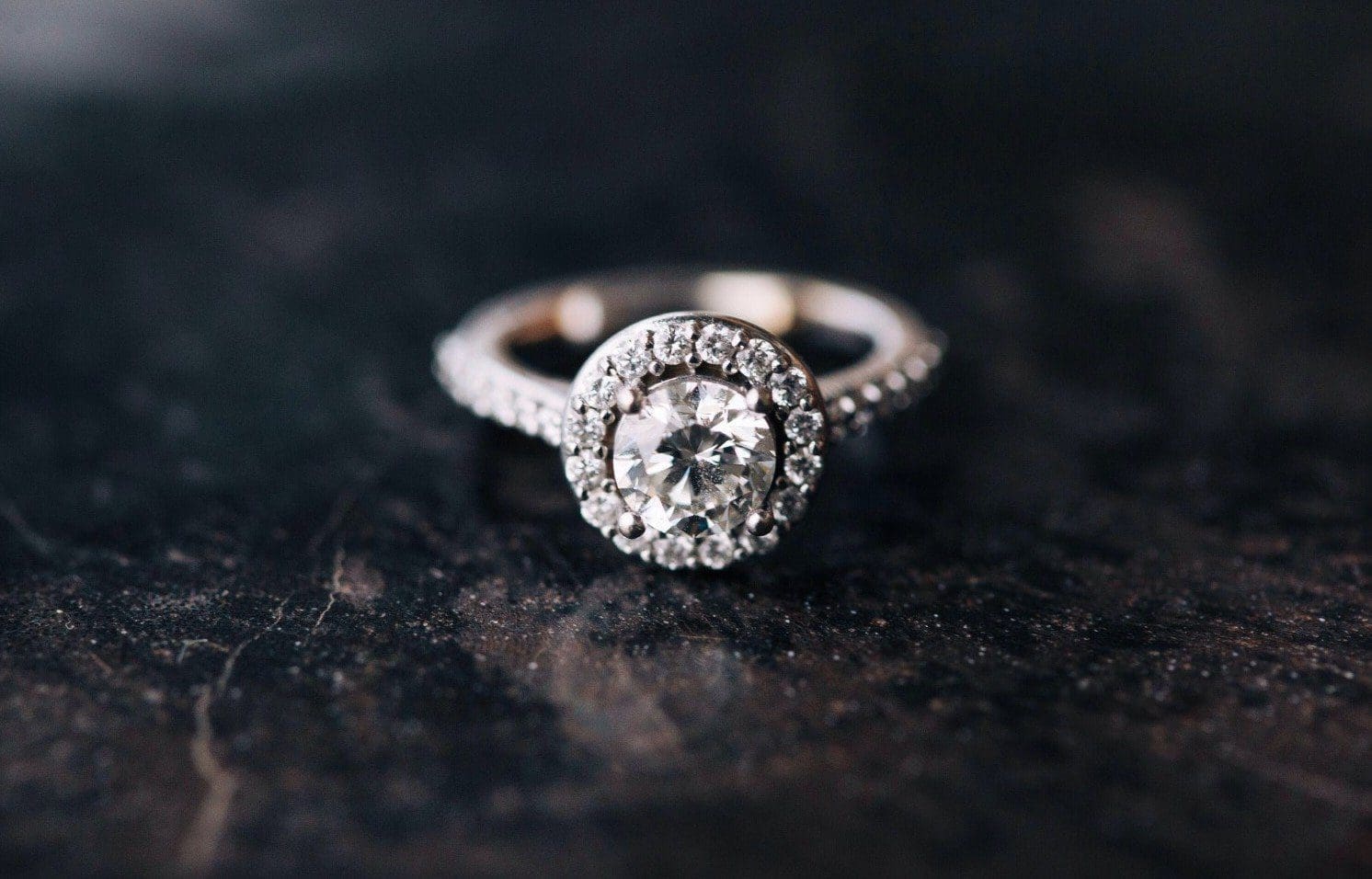 Comment choisir une bague de fiançailles Comment choisir une bague de fiançailles ?