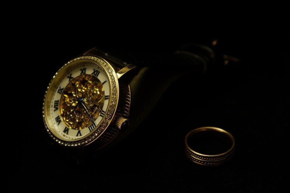 comment demander un homme en mariage ? Réponse avec une montre par exemple