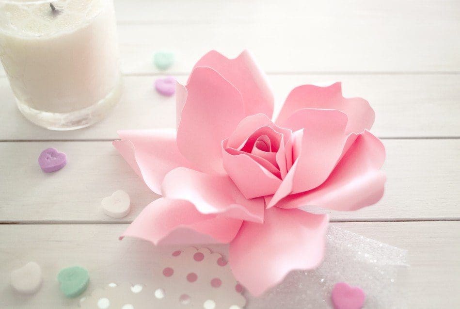 fleur en papier pour un mariage éco responsable