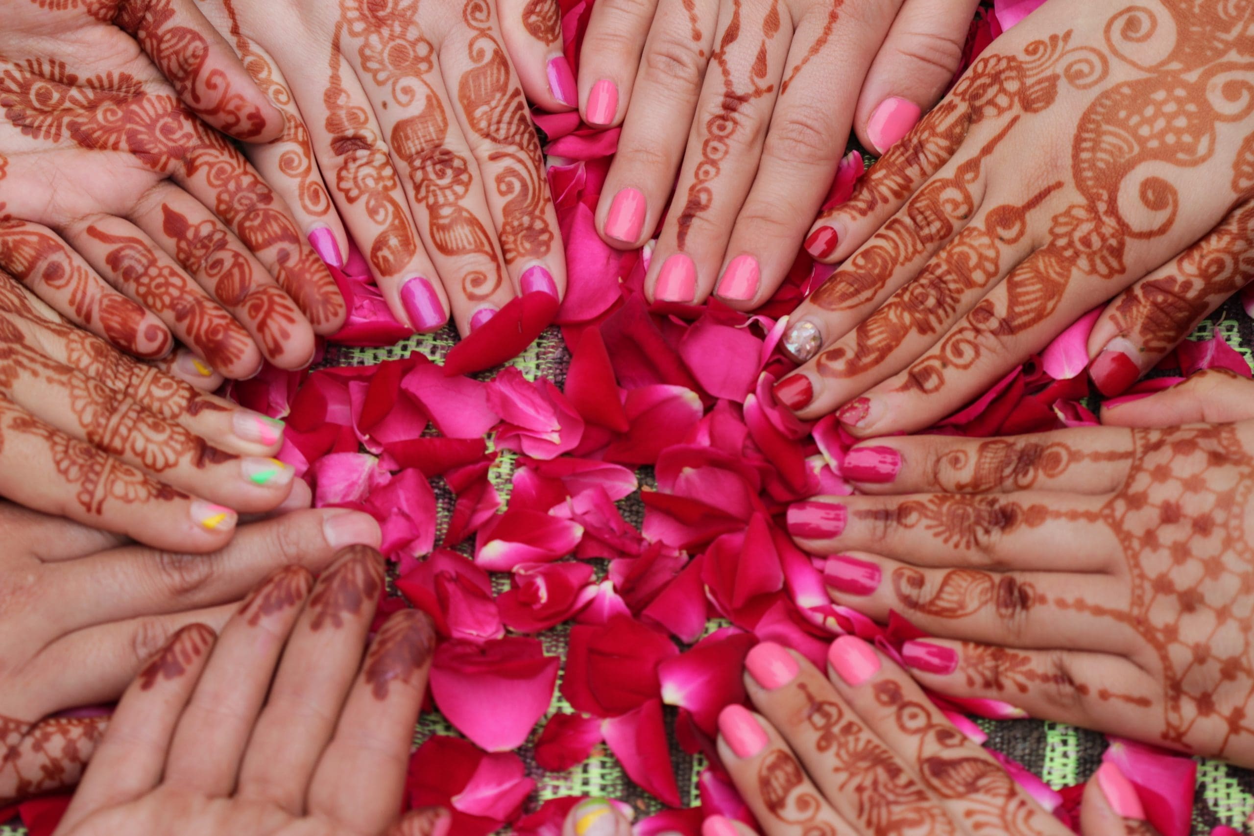 On vous dit tout sur le henné souvent present à  certains mariages