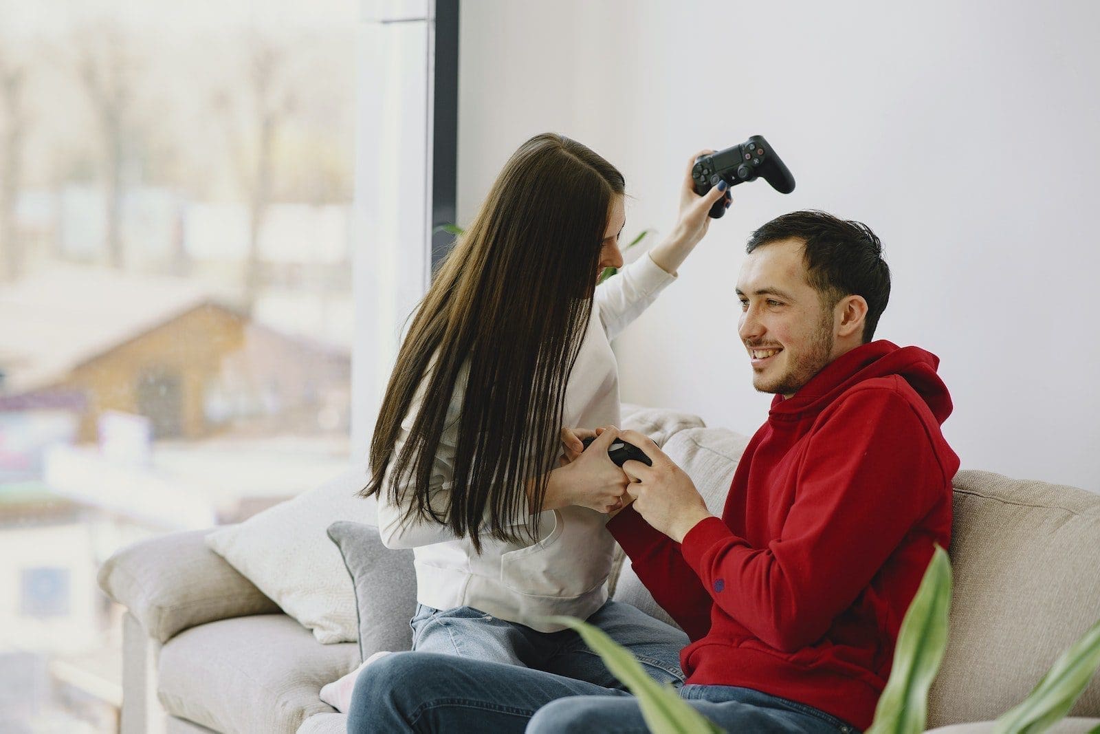 Que faire quand il pleut en couple : Jouer à des jeux vidéos